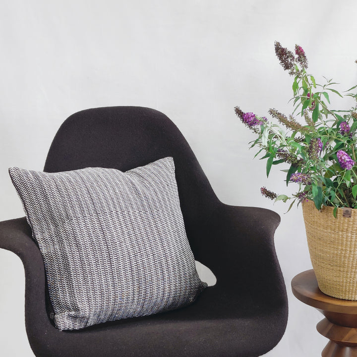 Gewebtes Kissen TWO IS ONE (braun, beige)