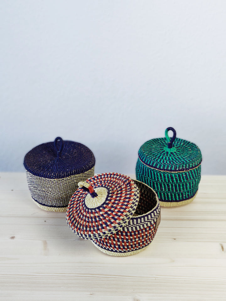 Aufbewahrungskorb Nunya klein mit Deckel (dunkelblau, rot, natur)