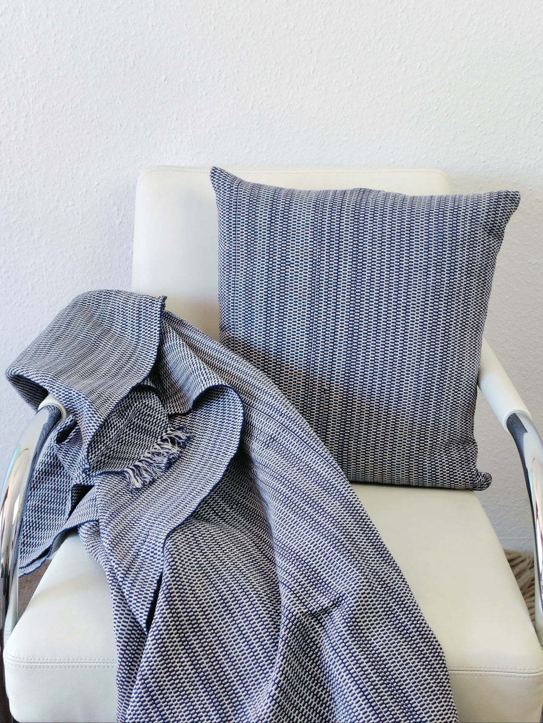 Gewebte Decke TWO IS ONE (dunkelblau, beige)