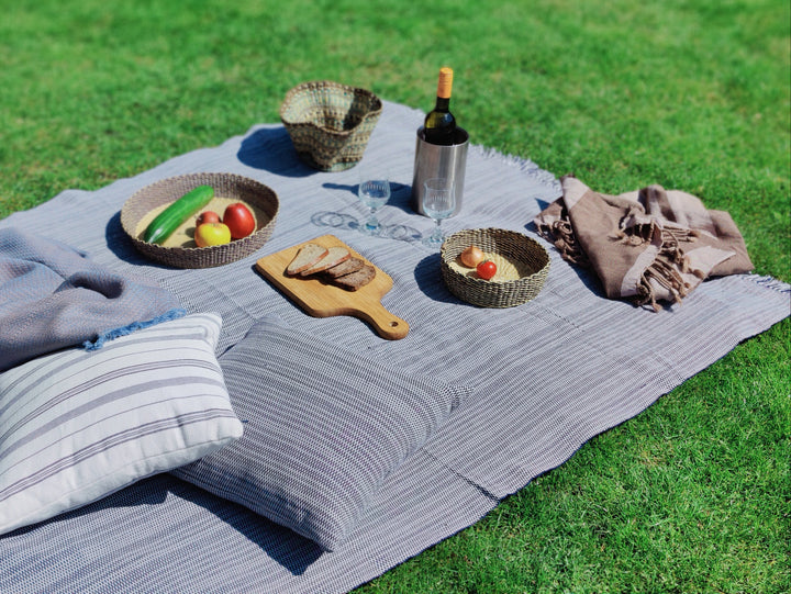 Gewebte Decke TWO IS ONE (dunkelblau, beige)