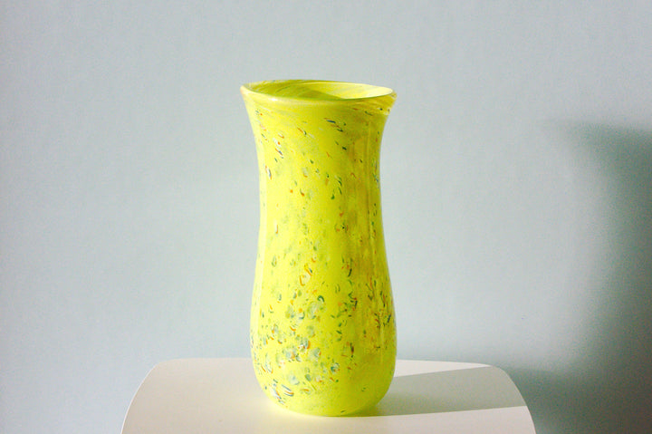 Vase Orchid (yellow, coloured dotted)