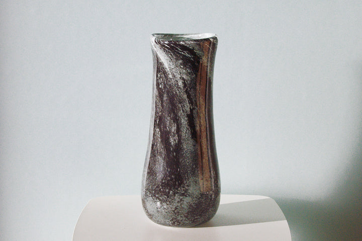 Vase Iris (black, grey)