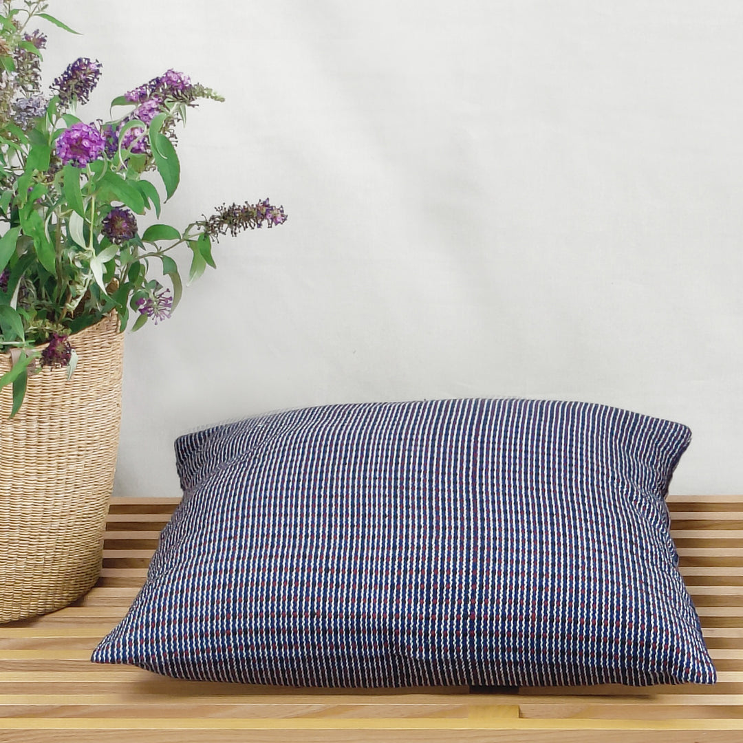 Woven cushion ABILITY (wine red, black, dark blue)