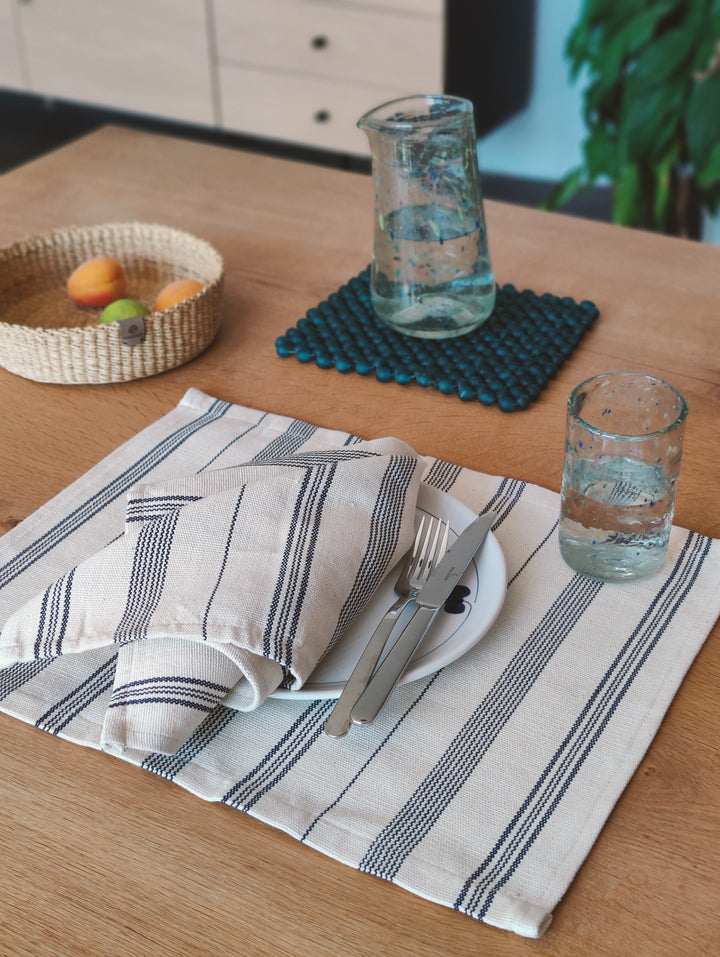 Placemat handwoven TSIAME (off-white, royal blue)