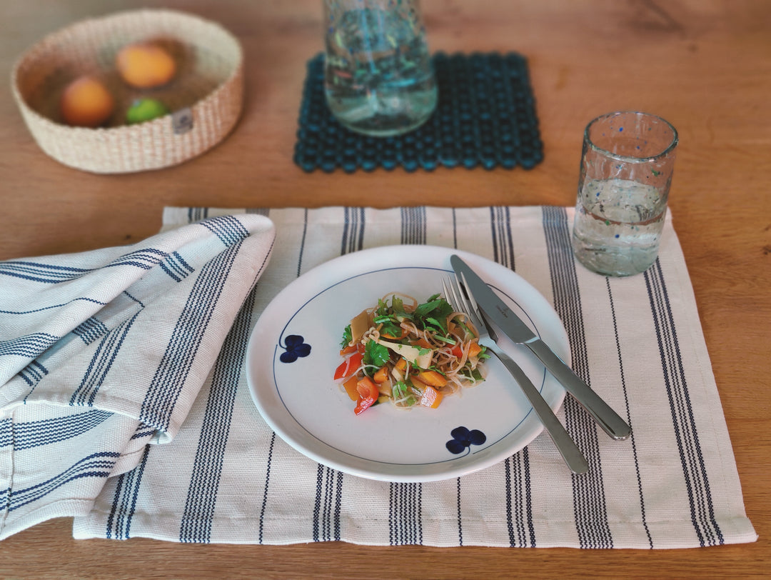 Placemat handwoven TSIAME (off-white, royal blue)