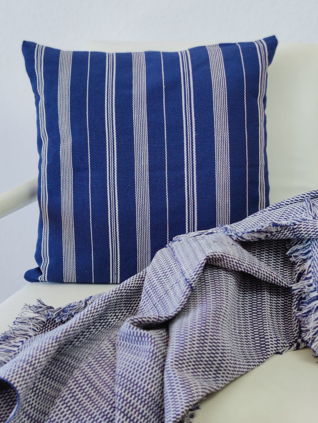 Woven cushion TSIAME (royalblue, beige)